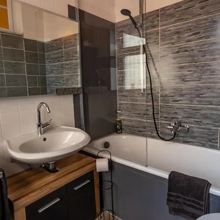 شقة #213 Lux-room - Zentrum - Naehe Duesseldorf Messe Mit Netflix & Prime نيوس